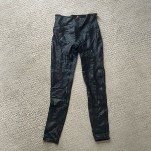 Spanx Faux Leather Shinny Legging size Large